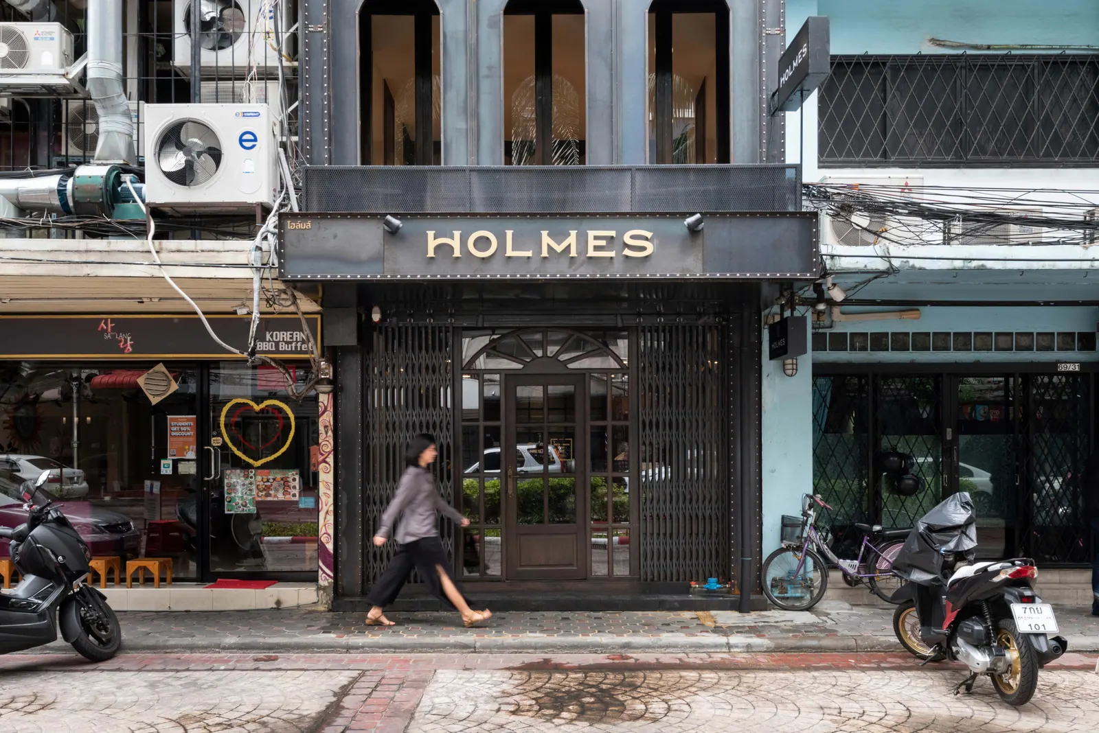 Holmes Phayathai, Thailand — ภาพที่ 1 ผลงานคาเฟ่และร้านอาหารโดย MAKE IT POP