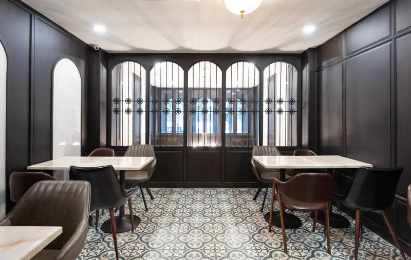Holmes Phayathai, Thailand — ภาพที่ 5 ผลงานคาเฟ่และร้านอาหารโดย MAKE IT POP