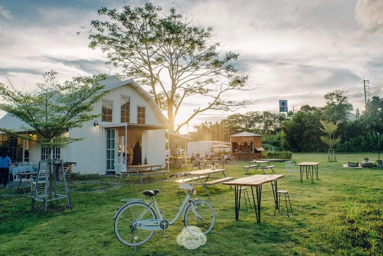 Jolly Cafe Khao Koh, Petchaboon, Thailand — ภาพที่ 1 ผลงานสถาปัตยกรรมโดย MAKE IT POP