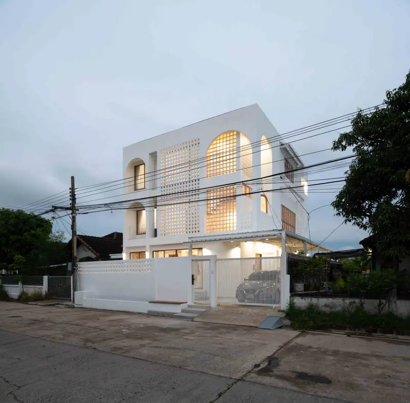 Light Cave House Theparak, Thailand — ภาพที่ 3 ผลงานสถาปัตยกรรมโดย MAKE IT POP