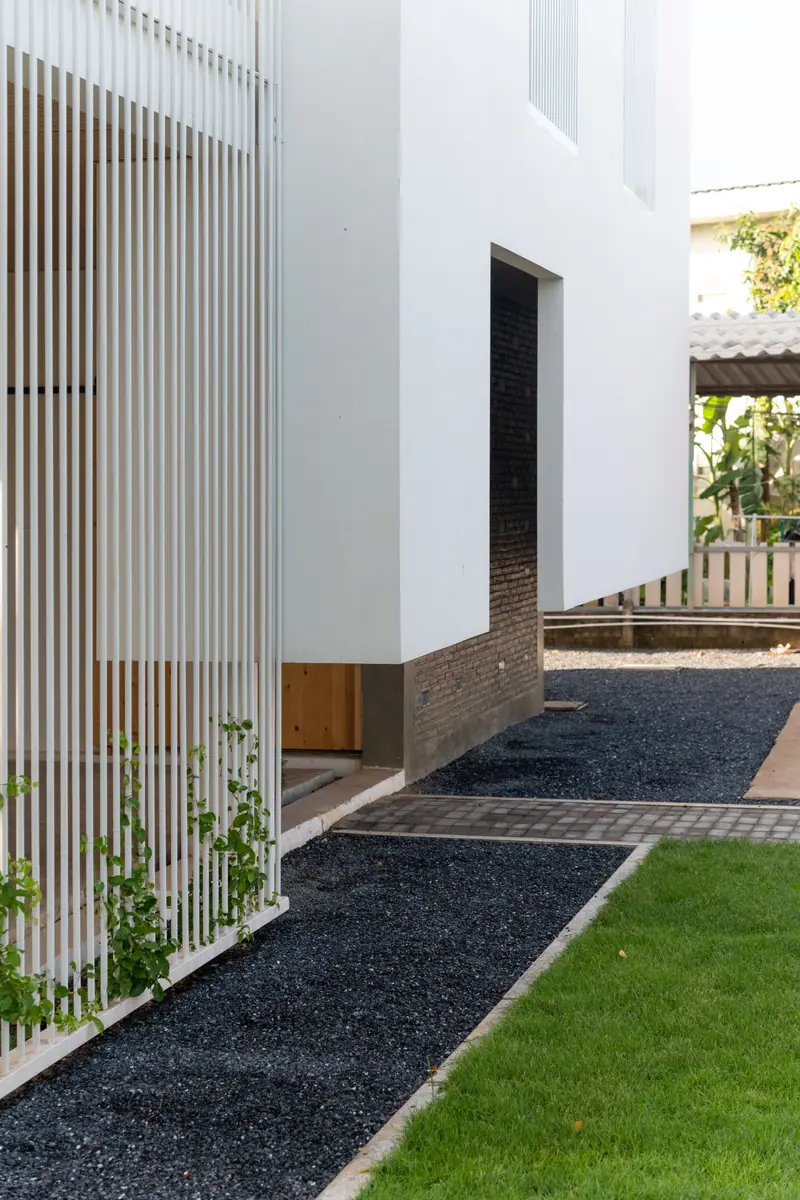 บ้านกล่องของขวัญ Prachinburi, Thailand — ภาพที่ 13 ผลงานสถาปัตยกรรมโดย MAKE IT POP