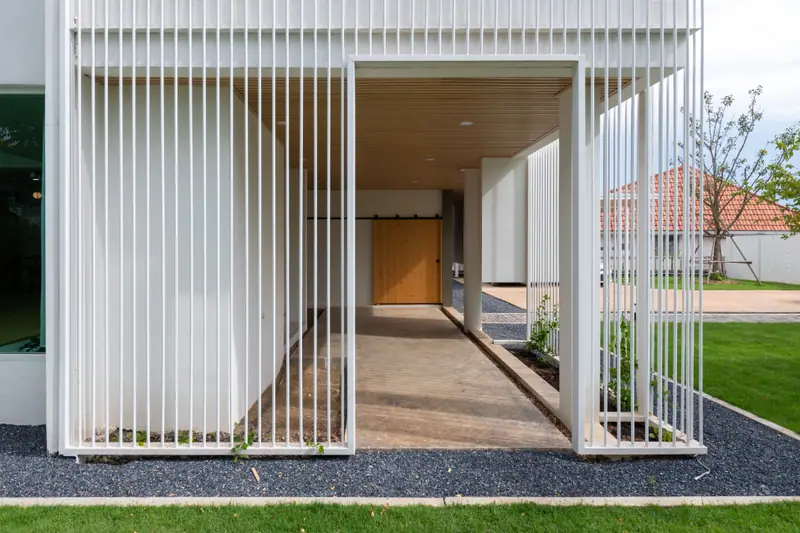 บ้านกล่องของขวัญ Prachinburi, Thailand — ภาพที่ 11 ผลงานสถาปัตยกรรมโดย MAKE IT POP