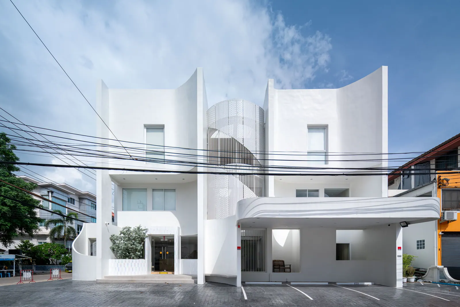 Quality Plus Agency Bangkok, Thailand — ภาพที่ 1 ผลงานสถาปัตยกรรมโดย MAKE IT POP